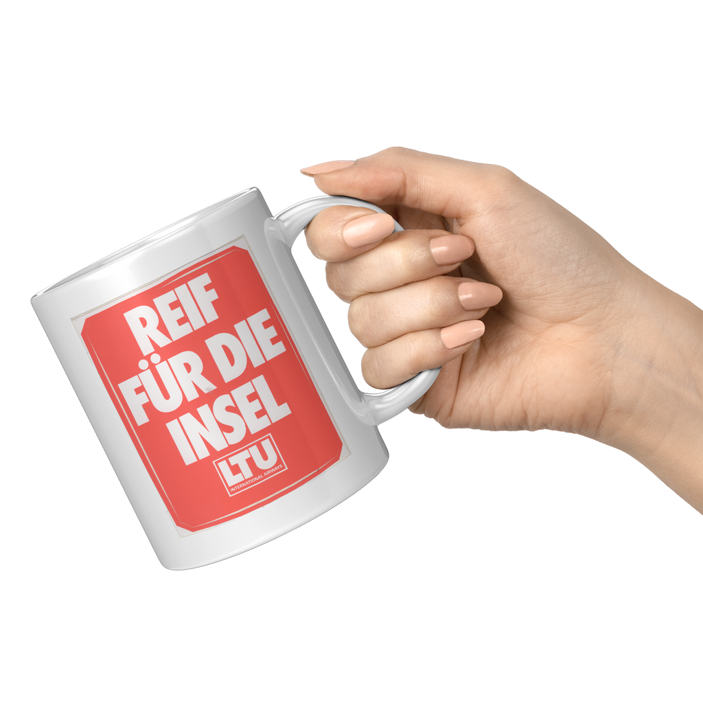 LTU_Reif_Fuer_Die_Insel_Vintage_Baggage__11oz_White_RH_Model_Mockup.png_16302571