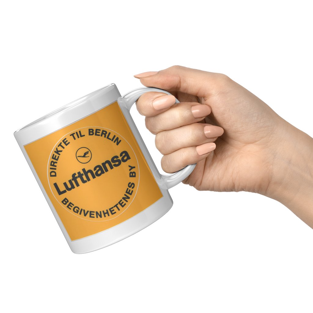 Lufthansa_Direkte_Til_Berlin_Vintage_Sti_11oz_White_RH_Model_Mockup.png_16302624