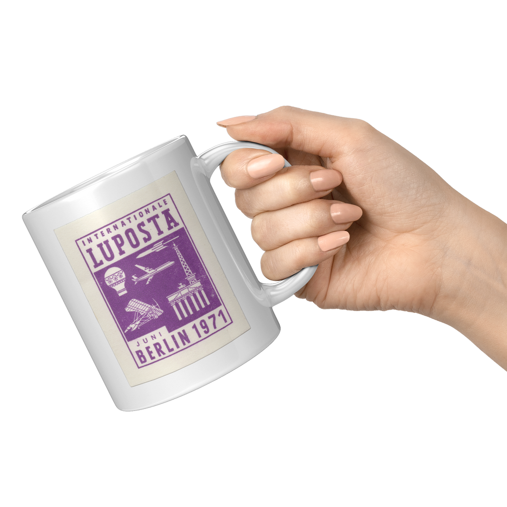 Luposta_Internationale_Berlin_1971_Vinta_11oz_White_RH_Model_Mockup.png_16302761