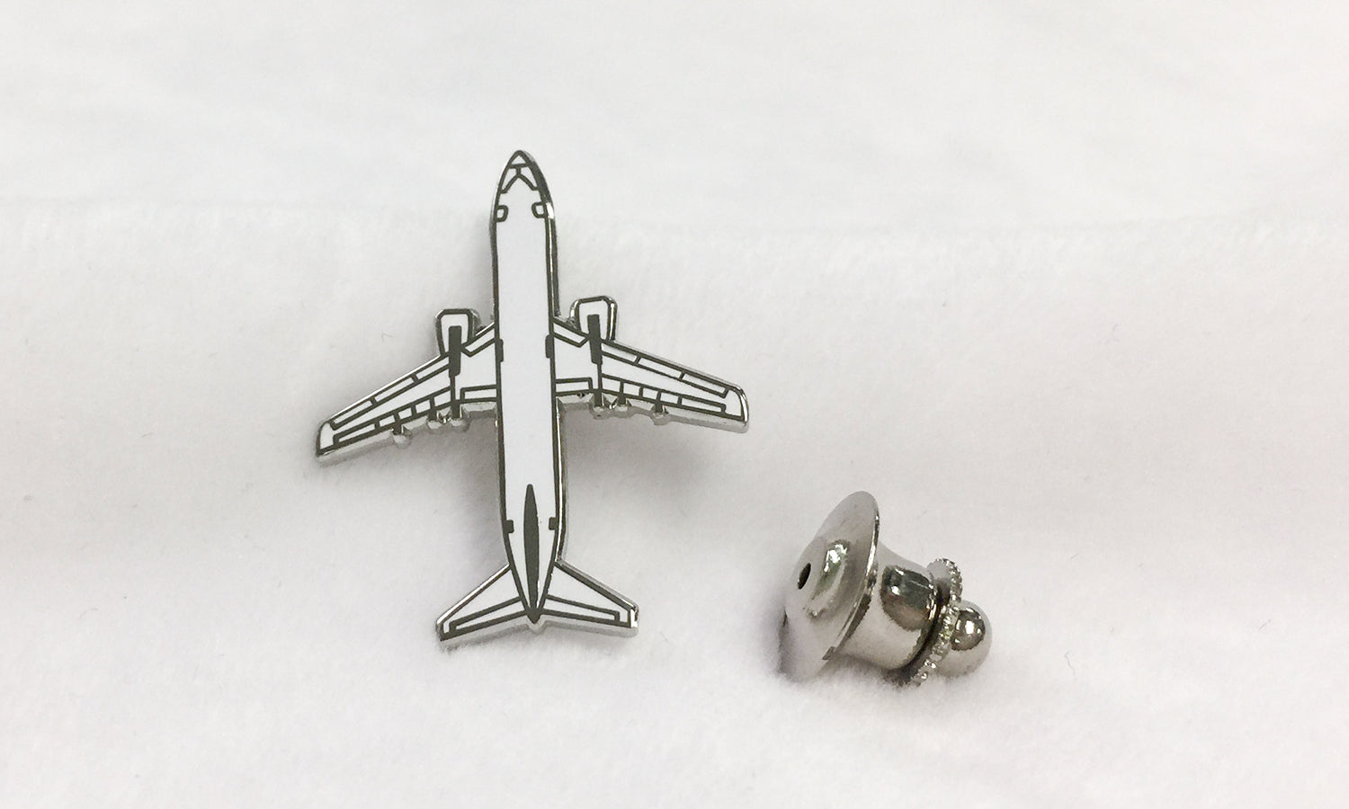 737 Lapel Pin